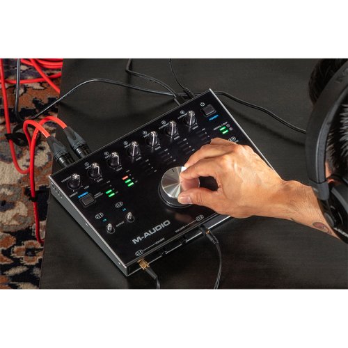Аудіо інтерфейс M-TRACK 8X4M Фото №6 Аудіо інтерфейс M-TRACK 8X4M Фото №6